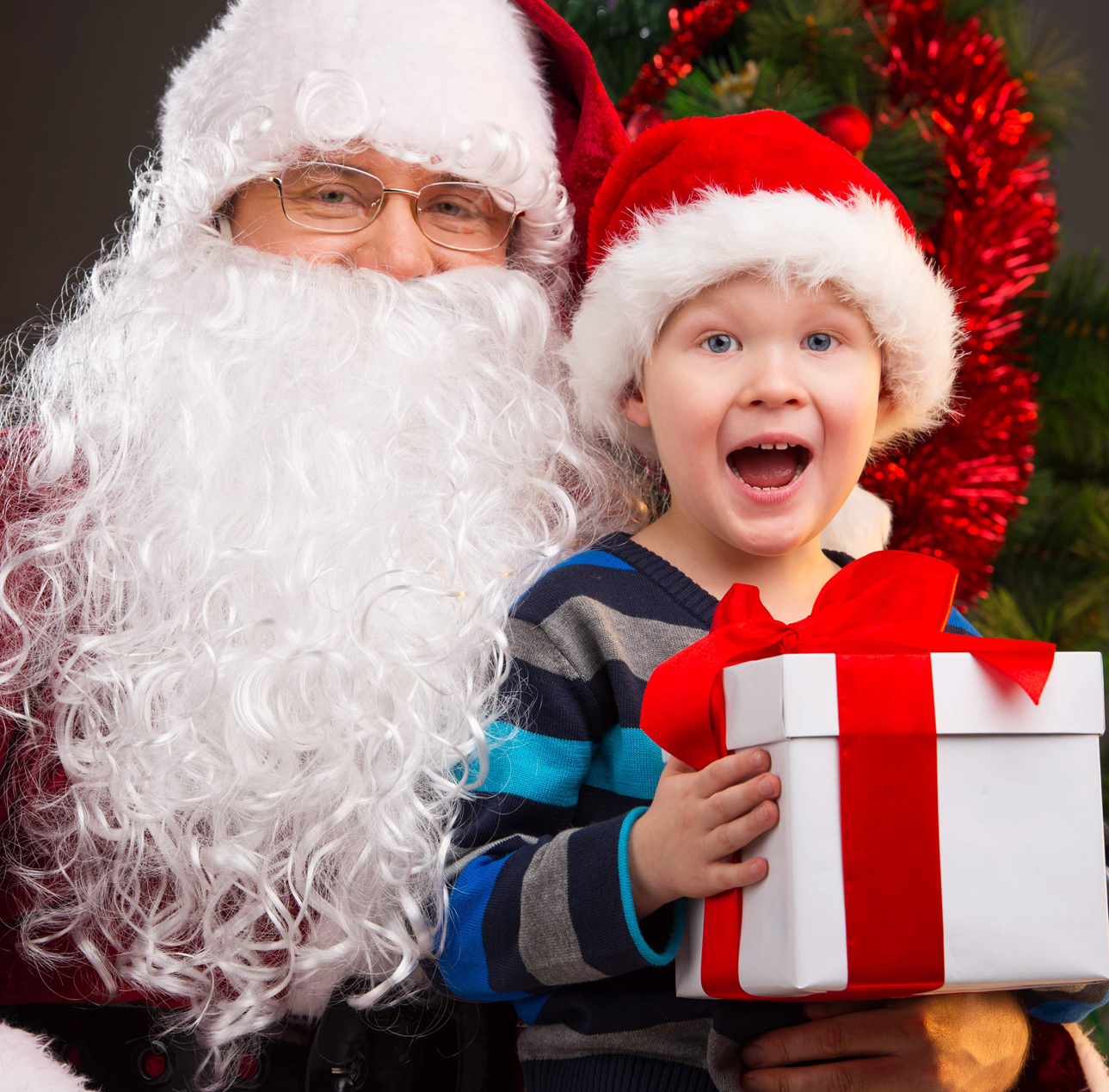 Blind, Autistic Boy Touches Santa Claus’ Beard During Heartwarming ...