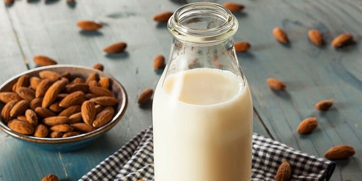 almond-milk-1
