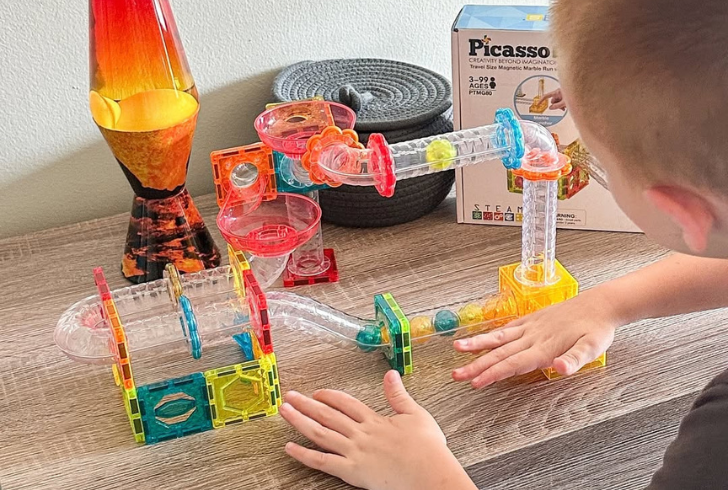 Kids playing with Picasso Tiles